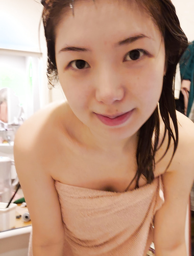 Twitterで最新の流出したのは、さまざまな卑猥なプライベート写真を撮影する代替心理学の女子大生[カリン]です。彼女はプライベートな部分を作成するのが好きで、親友のリリーとセックスするのが好きです。