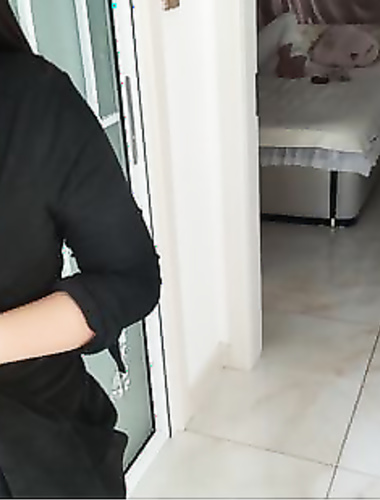 海角社區叔嫂亂倫大神【善良的小嫂子】和紅旗袍姐姐民宿開房偷情，內射之後用內褲堵住精液對白精彩呻吟刺激