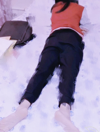 อาจารย์ของชุมชนไห่เจียว [รักน้องสาวของฉันเท่านั้น] (เขาสามารถนำบัตรประจำตัวออกมาเพื่อพิสูจน์ว่าเธอมีจริง) แอบกดดันเธอจากด้านหลังในขณะที่น้องสาวของเธอทำการบ้าน และทะลุทะลวงเธอ