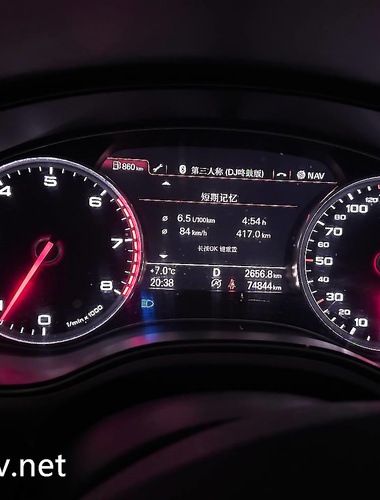 极品02年绿帽母狗情侣【洋洋洋】VIP福利合集2，这只母狗被调教得非常好！各种SM装束 随时随地拉过来打炮