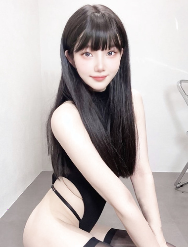 超级甜美的纯妹子女神【小瓜陆】12月底最新高价VIP作品，苗条的身材非常可口的嫩穴，这颜值放在娱乐圈妥妥的站C位