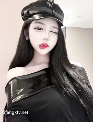 前方高能预警！杭州百万粉丝顶流极品人造外围蛇蝎美人TS娘【美杜莎】露脸私拍，可攻可守3P有钱人的性宠物