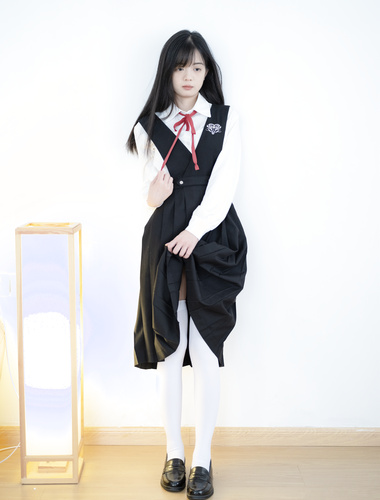 Girl Order Xiko JK White Socks Restraint