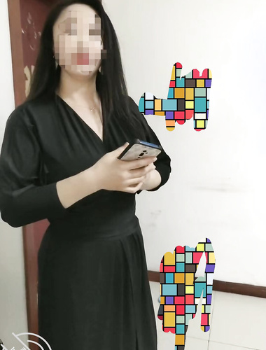 Penguasa sumbang mahram ibu dan anak lelaki dalam Komuniti Haijiao [Big Breasted Bitch Mom] menjadikan kerongkongnya sebagai zakar yang keras dan secara paksa memasukkannya ke dalam farajnya semasa ibunya sedang menari.