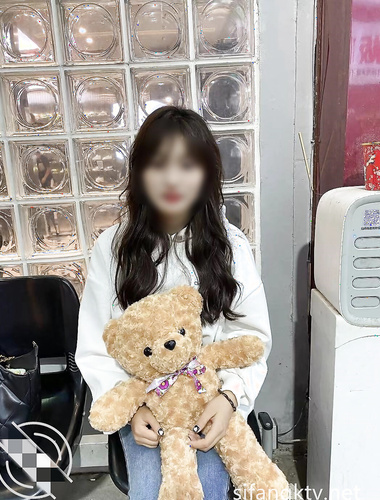 Haijiao Master [Jiran Cantik Mabuk] Selepas mabuk, jiran wanita dengan payudara besar dan kaki cantik ditangkap! Adik perempuan saya lebih lembut, dengan sepasang kaki langsing Apabila saya menembusinya, adik saya tidak berani menangis dengan kuat.