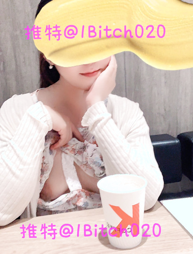 Top contrast wife! A good-looking fair-skinned bitch in Panyu, Guangzhou [Mingo loves to show off] private photos and benefits, exposed in front of people outdoors and having oral sex in the men's toilet, making the heart beat.