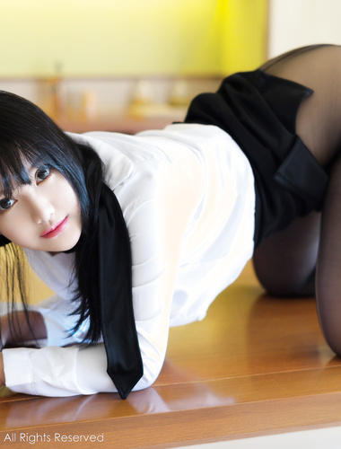 秀人波霸女神模特【小尤奈】大尺度私拍视图，逼脸同框道具直观紫薇，撸点超高