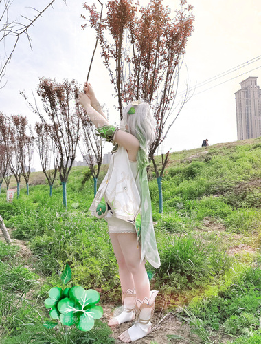 爱学妹小狗〖软萌兔兔酱〗COS草神纳西妲，水晶棒玩弄娇嫩菊花小骚穴，水嫩一线天白虎嫩B