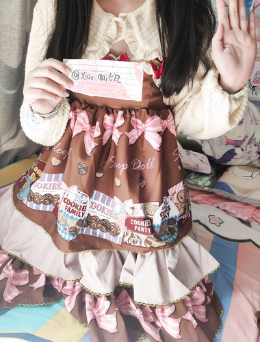 Twitterロリータ【背が高くない少女】かわいいプライベート写真、外ではクリーミーな肌と大きな胸とピンク色のマンコ、先生やクラスメートの目には良い子ですが、家ではちょっとビッチです