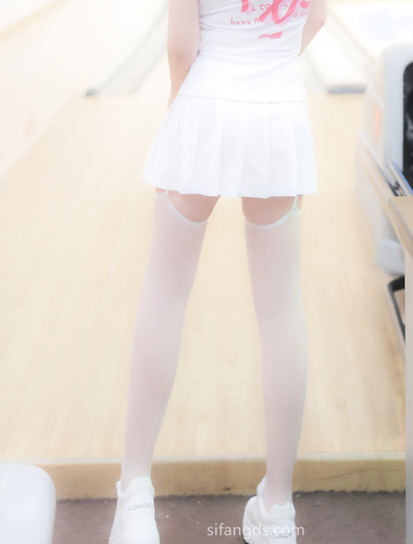 首秀即下海秀人网小薯条尺度人体作