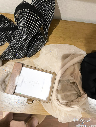 สุดยอดถุงน่องภรรยาบล็อกเกอร์ "2Tgdt" เนื้อไหมมันวาวรองเท้าบูทสูง