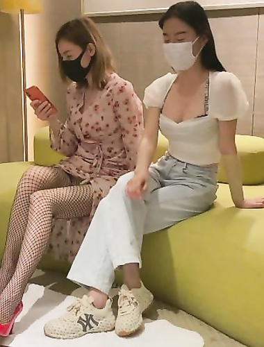 国产神作双飞俩闺蜜穿丝袜踩高跟互卖风骚争风吃大屌轮流被压在身下爆操