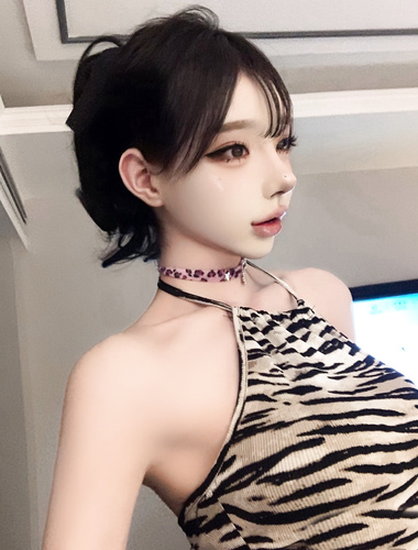 Young-toothed boy with a natural M bitch, socialite style TS "Little Bada"