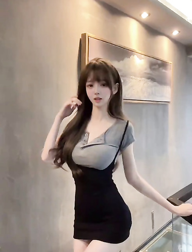 Douyin の 140 万人のファンリストの最大のインフルエンサーである [Little Ma Manman] がプライベートビデオをカスタマイズしました。彼のルックスはとても素晴らしいです。