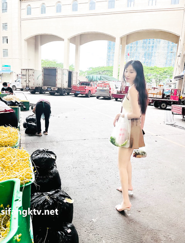 Pure contrast bitch loves eating cocks and giving blowjobs from behind, dancing hotly in the office