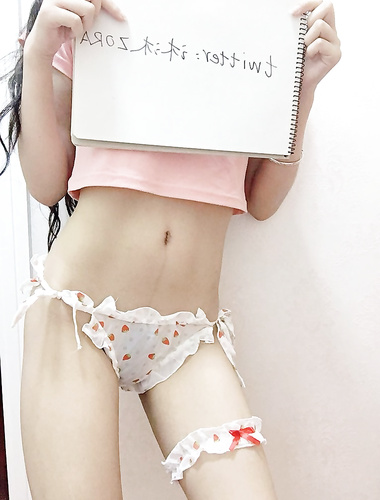 超嫩极品可爱小萝莉『梨花雪』 小巧白嫩身材甚是诱人！表面乖巧的萌妹子背地里是个小骚货，逼粉奶大人形小母狗