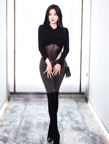 Xiuren.com [ヤン・チェンチェン] セクシーなV字型パンティー、大きな白いお尻、魅力的なワンピース網タイツ、超セクシーなワンピースオープントップセクシー網タイツ、そして純白の胸！とても魅力的です！