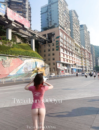 트위터 [Luna000yu]의 슈퍼 A 인 완벽한 몸매를 가진 소녀는 야외 장면에 집중하고 지하철, 놀이 공원, 슈퍼마켓에서 사람들 앞에서 과감하게 보지를 노출합니다.