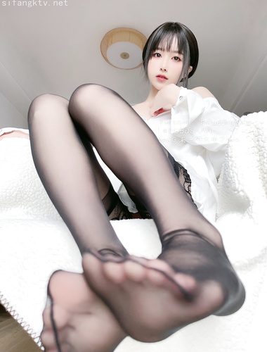 推特极品露脸女神【布丁大法】强势回归私拍4套，尺度突破，清晰露出肥鲍，手指隔内裤紫薇（3）