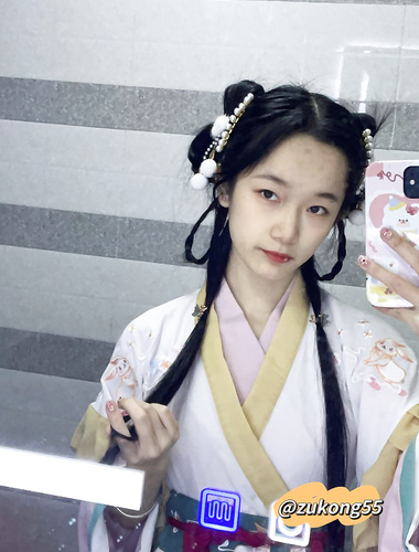 04年清纯露脸小姐姐【胡椒籽】最新9月定制-汉服