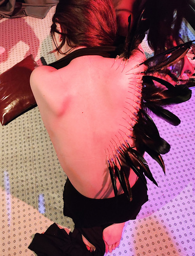 顶级调教S大神『路灯先生』清纯小M带着毛绒尾巴户外露出，38度高温遛狗，人和狗都满身汗