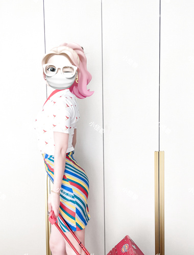 멋진 아내의 "작은 괴물" 아빠는 너무 나빠서 나와 섹스할 큰 자지를 가진 두 형제를 어디서 찾았는지 모르겠습니다.