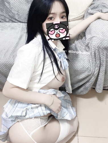 清纯学姐女神『汌汌』 福利私拍，即清纯又风骚粉粉嫩嫩的肌肤
