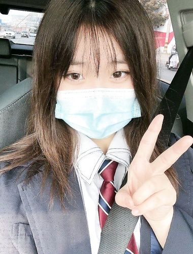 Cô gái ngây thơ đỉnh cao "Luobao" bị lộ diện và quan hệ tình dục với bạn tình ngoài trời. Càng tỏ ra ngoan ngoãn, cô bé dễ thương tưởng chừng như ngây thơ thực ra lại là một con chó cái tương phản.