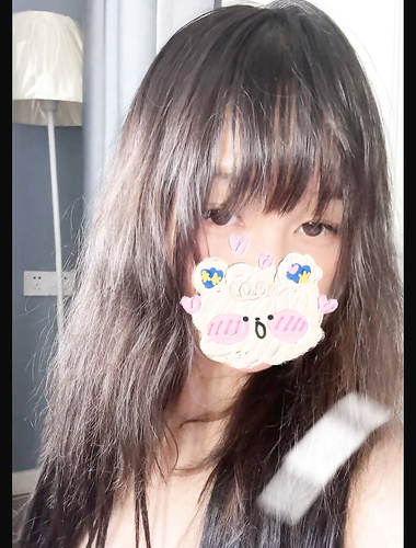 美如翘臀优雅御姐『沫宝』穿着长筒靴被哥哥按在桌子上后入，每一下都顶到子宫，叫的这么大声会被隔壁听到嘛