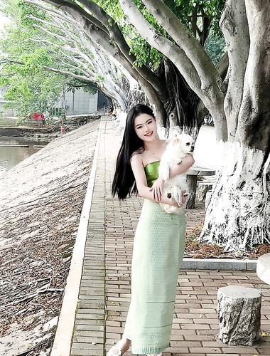 极品名媛外围女神『深圳-汤圆』嫖妓大神那些年出差操过的鸡，穿衣是高不可攀的女神，脱衣是淫荡下贱母狗