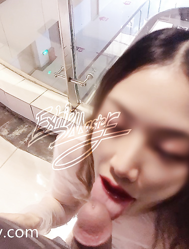 超美反差女神【Exhib Master】天花板级尤物女神大胆露出，高挑的身材超高颜值外人眼中的女神私下就是一只欠操的骚母狗