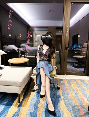 対照的な体型のモデル女神 [Ayomi_SS] ビッグウェーブお姉さんがパンティーを口にくわえてマンコ中に泡を垂らして犯される