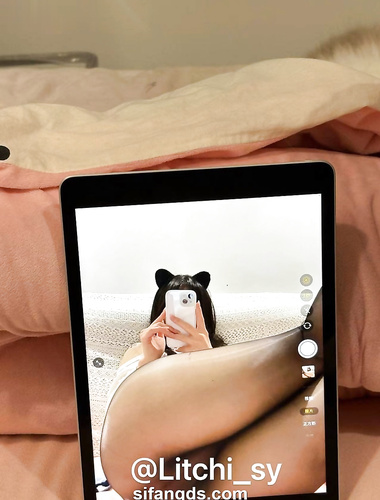 推特超美白虎美妞【Litchi_sy】520门槛福利超嫩