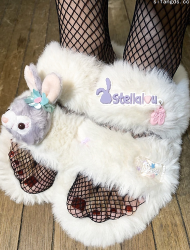 Douyin Bステーションデュアルビューアンカー、メリットはブラッシングギフトでのみ見ることができ、柔らかい穴は透明な椅子の上の蜂蜜のお尻のスイングで左右に引っ張られます