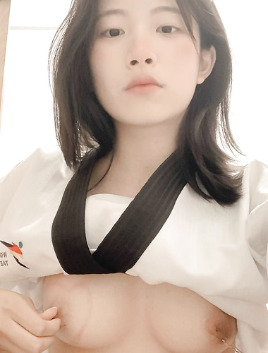 风骚大学生被网调，自拍裸舞