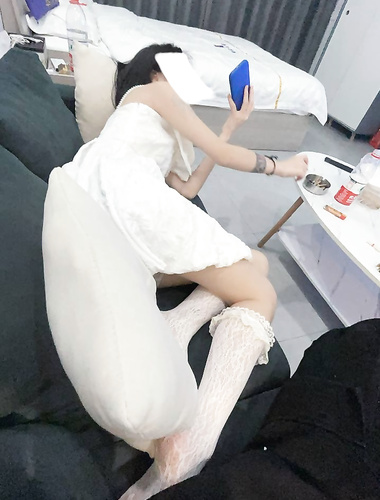 Chuyên làm tình với những cô gái trẻ đẹp nhất, vị thần "dogking" quan hệ với 05 cô gái trẻ trung học. Họ rên rỉ khi bị làm tình nhẹ nhàng, và cảm thấy như bị hủy hoại khi bị làm tình mạnh bạo.