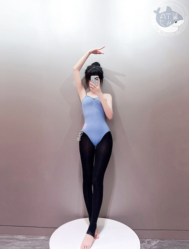 AT Shark – NO.063 The Girl in the Dance Studio