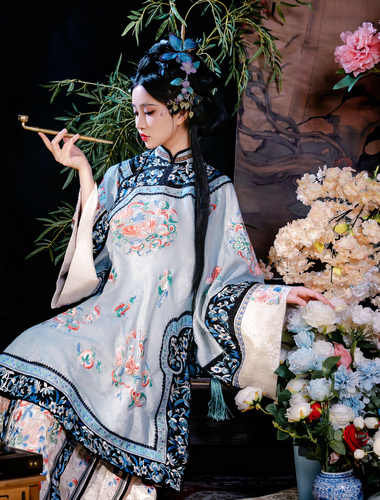 精致胸模女神｢年年｣丝兰陵气质大家闺秀圆润美胸军阀玩物慵雅脱俗真想把玩一番