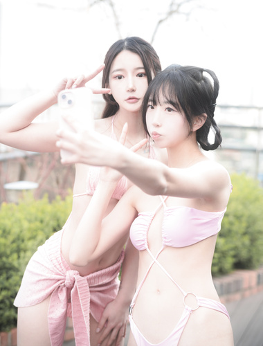Popular Korean models "Yeha & Hina" appeared naked and played with each other, their pussy was wet and ready to burst out