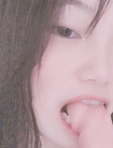 Khoe mặt, ngực bự, sinh viên đại học giá trị cao [Little Tank] thủ dâm trong ký túc xá, phơi bày cơ thể ngoài trời, uống nước tiểu và gọi bố! Cô sinh viên xinh đẹp này lại cực kỳ khác biệt trong chốn riêng tư, là một con đĩ nhỏ có sở thích phô bày.