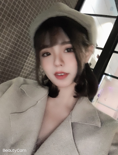 Một nữ sinh viên đại học hơi mũm mĩm, cao ráo, ngực lớn, ngoại hình và vóc dáng của cô ấy thật tuyệt vời, cô ấy chụp ảnh tự sướng riêng tư cho nhà tài trợ, thật là quá lẳng lơ