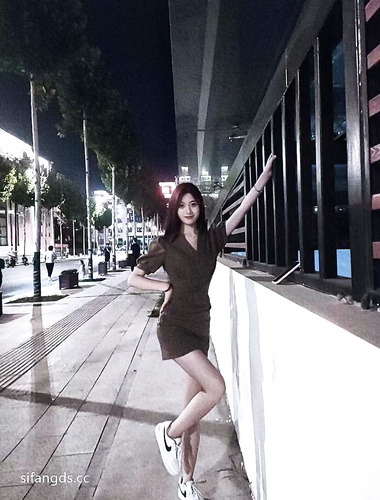 Seorang gadis junior dari kolej tertentu menipu teman lelaki jarak jauhnya selama beberapa tahun. Dia dilatih secara persendirian dan dikutuk oleh seorang lelaki generasi kedua yang kaya. Kemudian, dia dibuang oleh lelaki kaya itu dan berpisah dengannya.