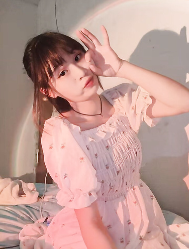 清純顏值反差女大，掰穴揉胸，粉穴特寫自拍