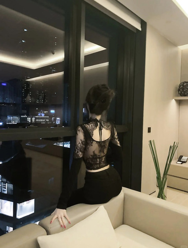 超高颜值极品身材的女大学生女神，在金主面前是任人摆布的小母狗，这身材简直就是极品的炮架子