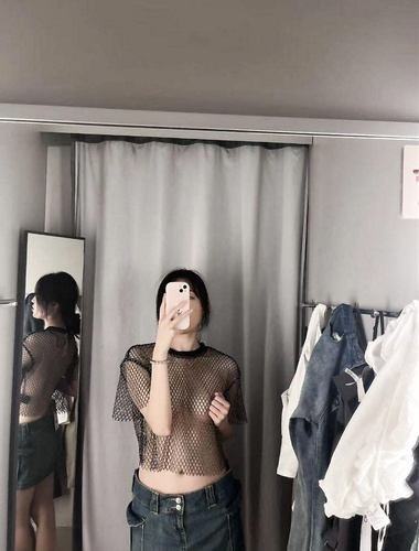 某學院舞蹈專業大長腿女大學生，這身材和顏值蠻有氣質的，私下裡在酒店約炮穿情趣制服被捆綁調教爆操