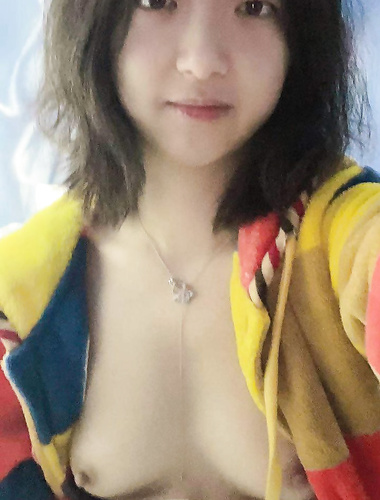 清純校服JK女大學生，人前是個超級乖巧的小甜妹，在床上被男友調教成反差母狗，簡直不要太騷