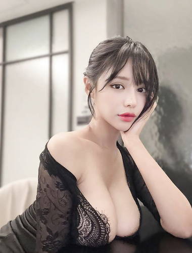 Nữ thần ngực khủng giá trị cao, thân hình hoàn hảo tuyệt đối, lỗ mặt trong cùng một khung hình tự chèn, vũ điệu khỏa thân quy mô lớn