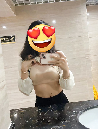 清純女大學生，顏值清純乖巧，被男友調教玩弄爆操，洗澡被拍全過程流出