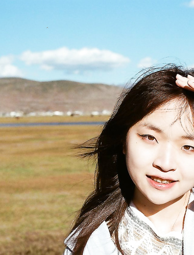 2025年新流，云盘高质露脸泄密，阿黑颜式苗条小可爱被邪恶叔叔干的面目扭曲，洗澡造爱换衣完全曝光