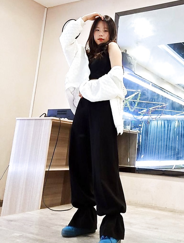 《百度云泄密》漂亮的舞蹈生和金主爸爸之间的秘密遭曝光